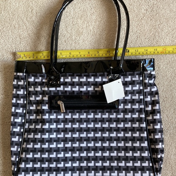 5/20🔴 NWT 2 matching Totes Bags Black And White Zippers Handles Bundle - Picture 2 of 10
